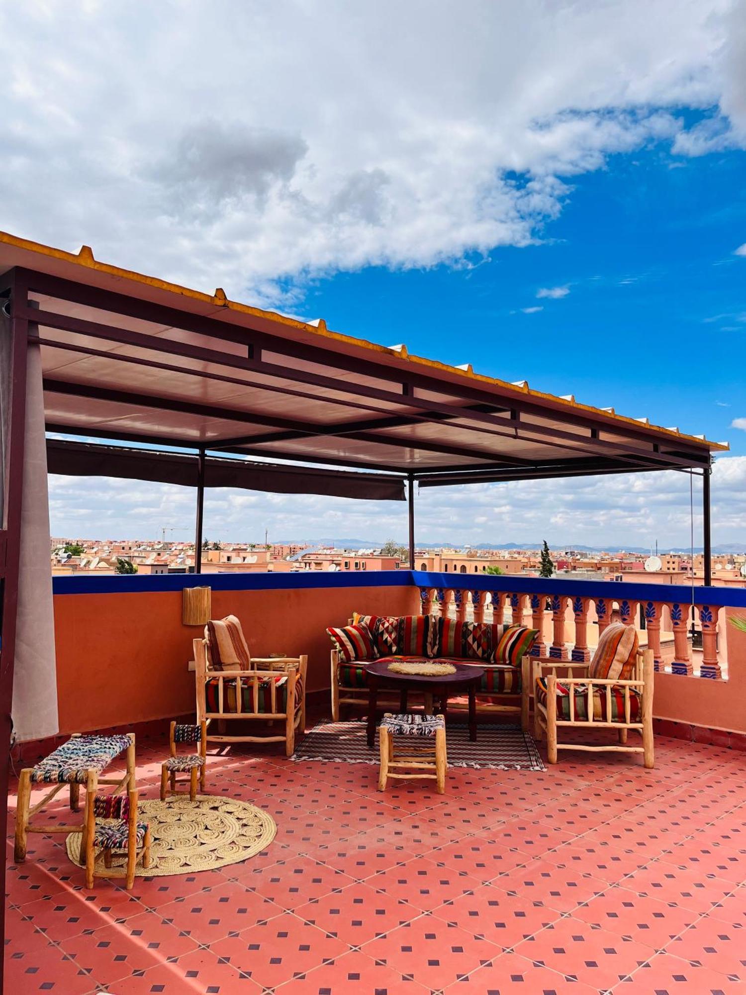 Apartment With Ac, Patio And Rooftop Appartement Climatise Avec Patio Et Toit Terrasse 马拉喀什 外观 照片