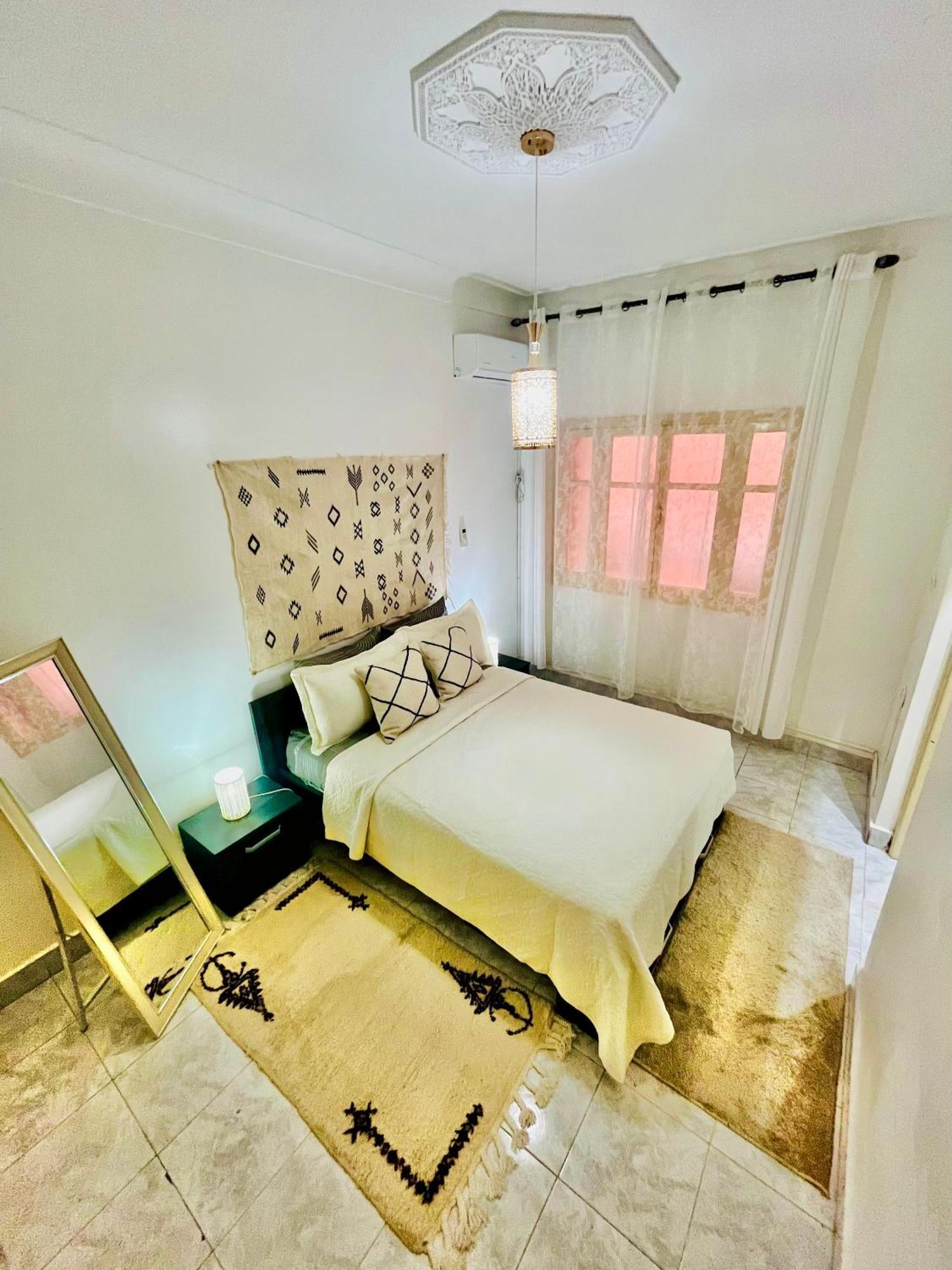 Apartment With Ac, Patio And Rooftop Appartement Climatise Avec Patio Et Toit Terrasse 马拉喀什 外观 照片