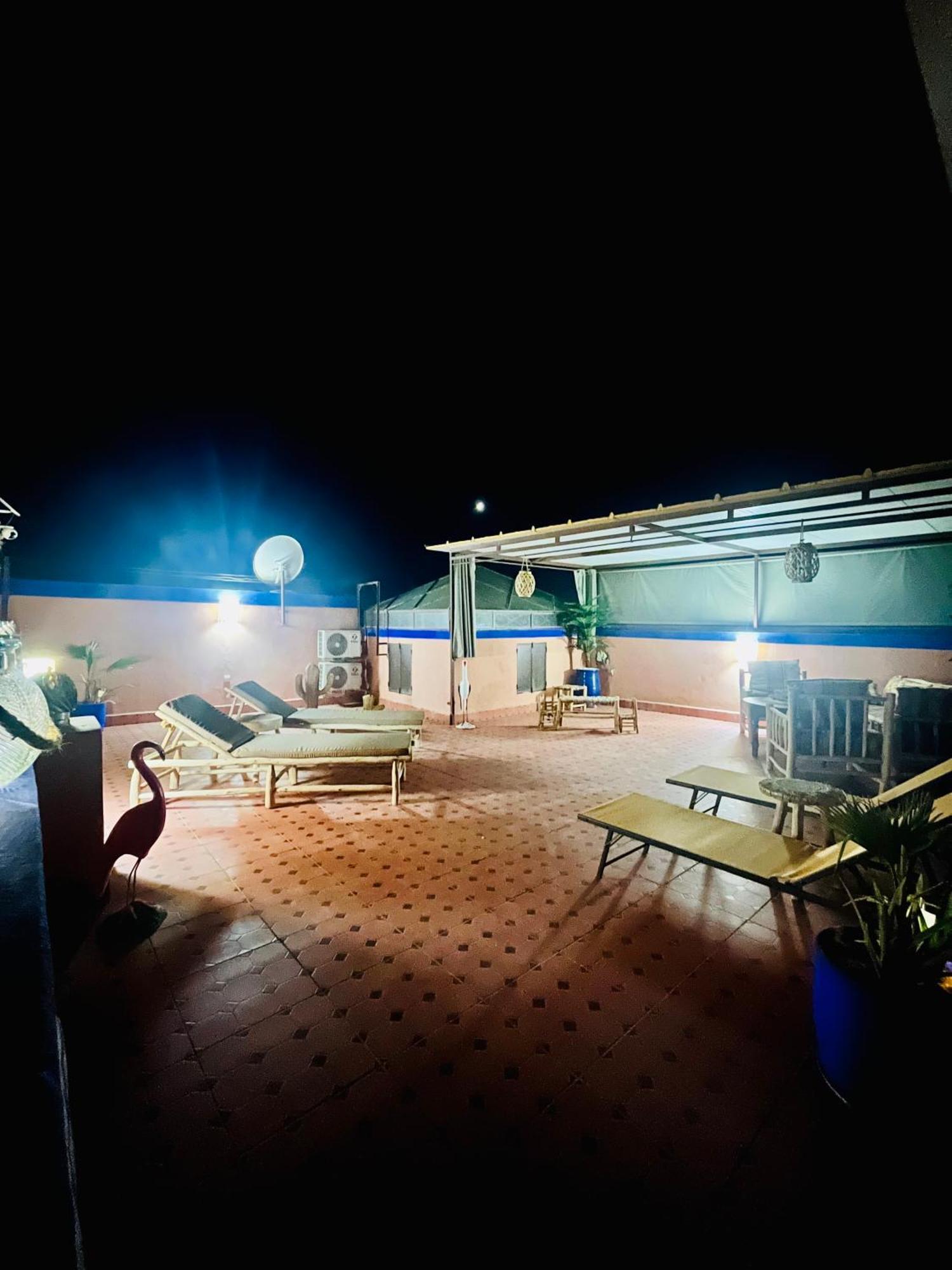 Apartment With Ac, Patio And Rooftop Appartement Climatise Avec Patio Et Toit Terrasse 马拉喀什 外观 照片