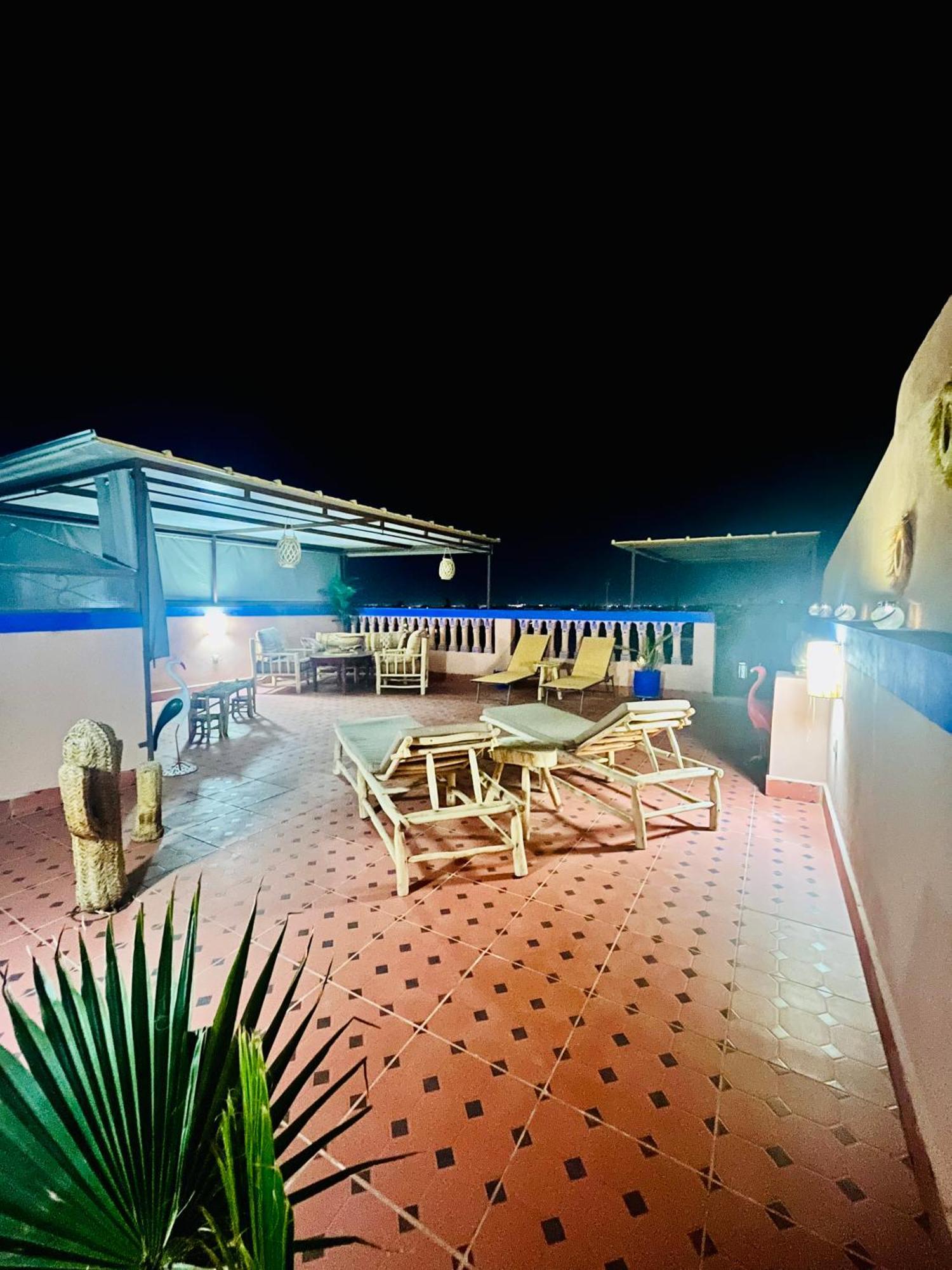 Apartment With Ac, Patio And Rooftop Appartement Climatise Avec Patio Et Toit Terrasse 马拉喀什 外观 照片
