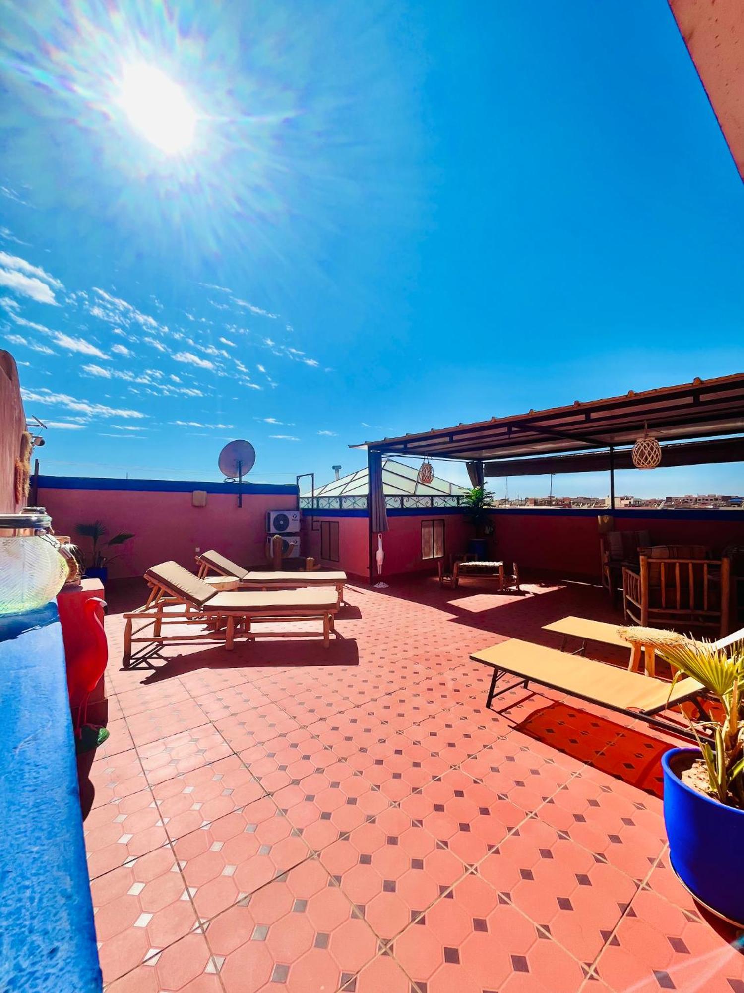 Apartment With Ac, Patio And Rooftop Appartement Climatise Avec Patio Et Toit Terrasse 马拉喀什 外观 照片