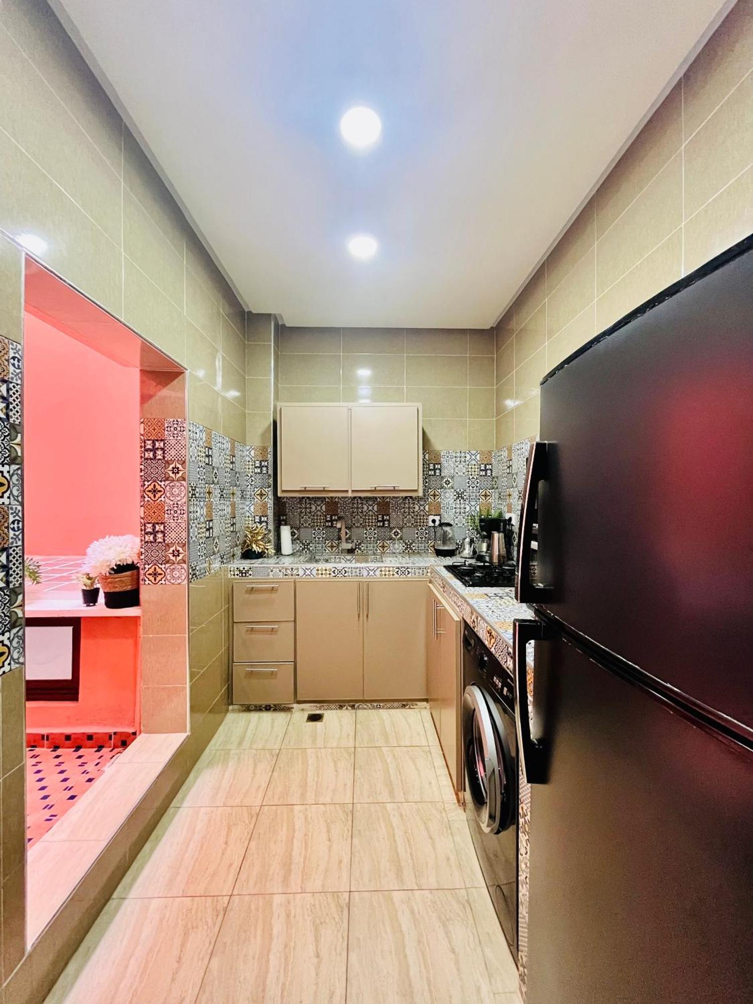 Apartment With Ac, Patio And Rooftop Appartement Climatise Avec Patio Et Toit Terrasse 马拉喀什 外观 照片